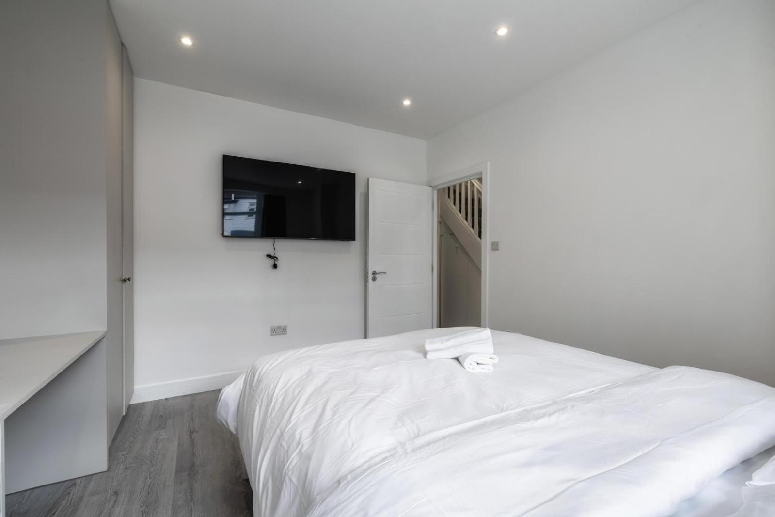 Modern Home With Driveway Parking For 2 Vehicles, Near Tottenham Hotspur Stadium, White Hart Lane Train Station Londres Exterior foto