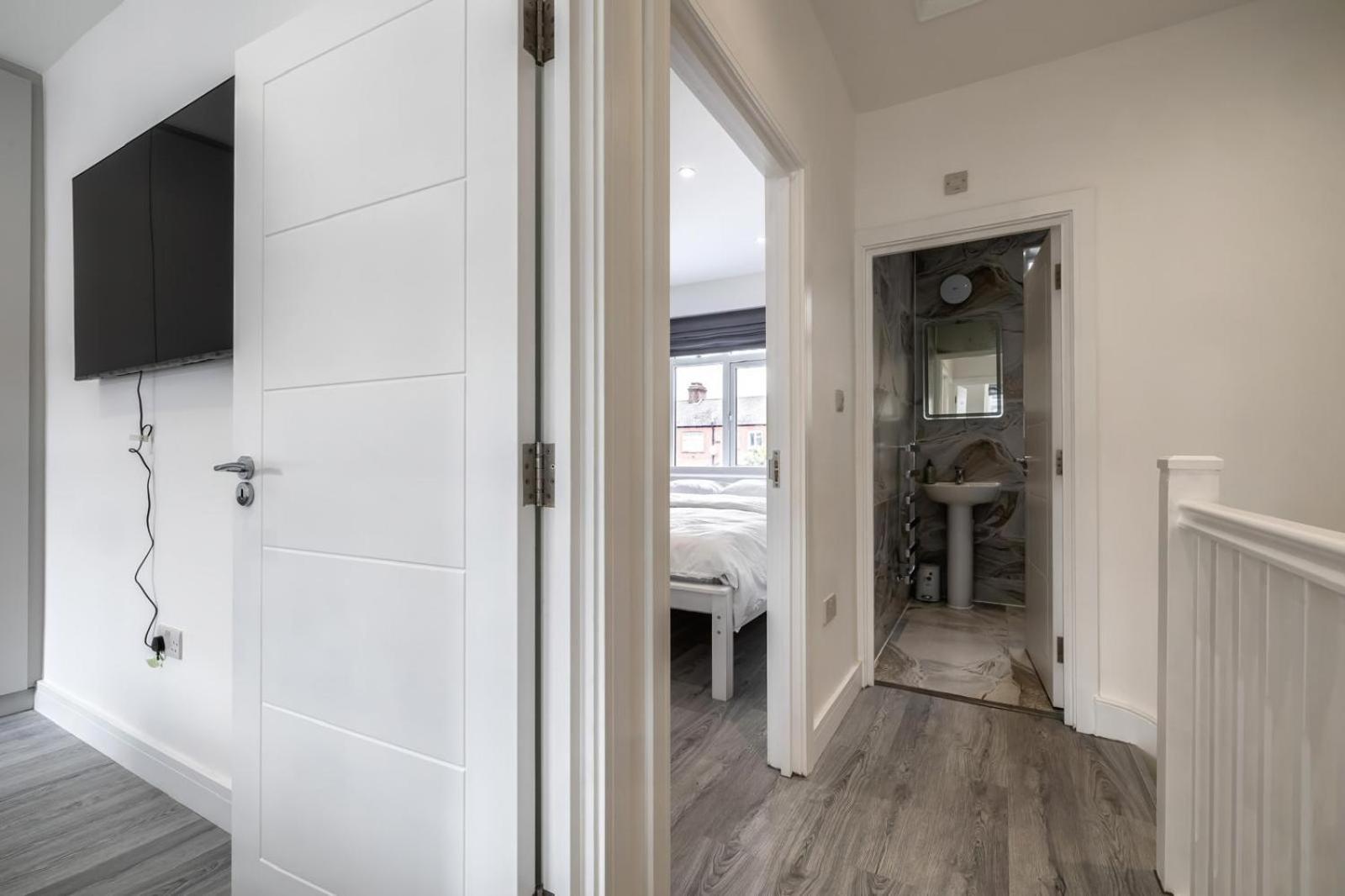 Modern Home With Driveway Parking For 2 Vehicles, Near Tottenham Hotspur Stadium, White Hart Lane Train Station Londres Exterior foto
